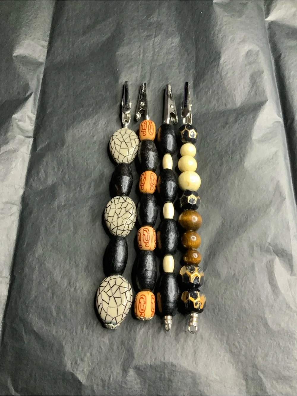 4x Beaded Key & Card Holder Clip in Black, Cream and Brown